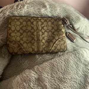 Wristlet coach